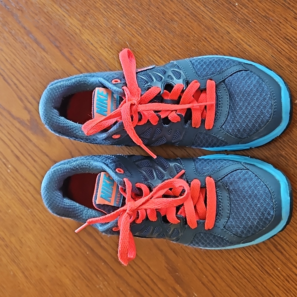 Nike Relentless 2 Size 6